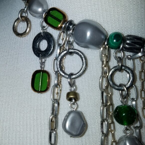 Free with $20 purchase 19" Green silver beaded necklace - Picture 3 of 5